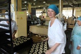Для детей и активистов ТОС организовали экскурсию на завод по производству печенья (43)